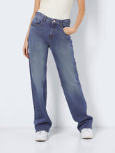 Load image into Gallery viewer, NMYOLANDA Jeans - Medium Blue Denim
