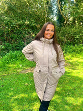 Load image into Gallery viewer, VMKAMMA Coat - Silver Mink
