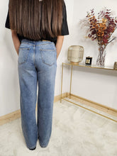 Load image into Gallery viewer, VMTESSA Jeans - Medium Blue Denim
