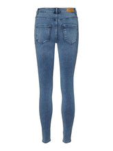 Load image into Gallery viewer, VMSOPHIA Jeans - Light Blue Denim
